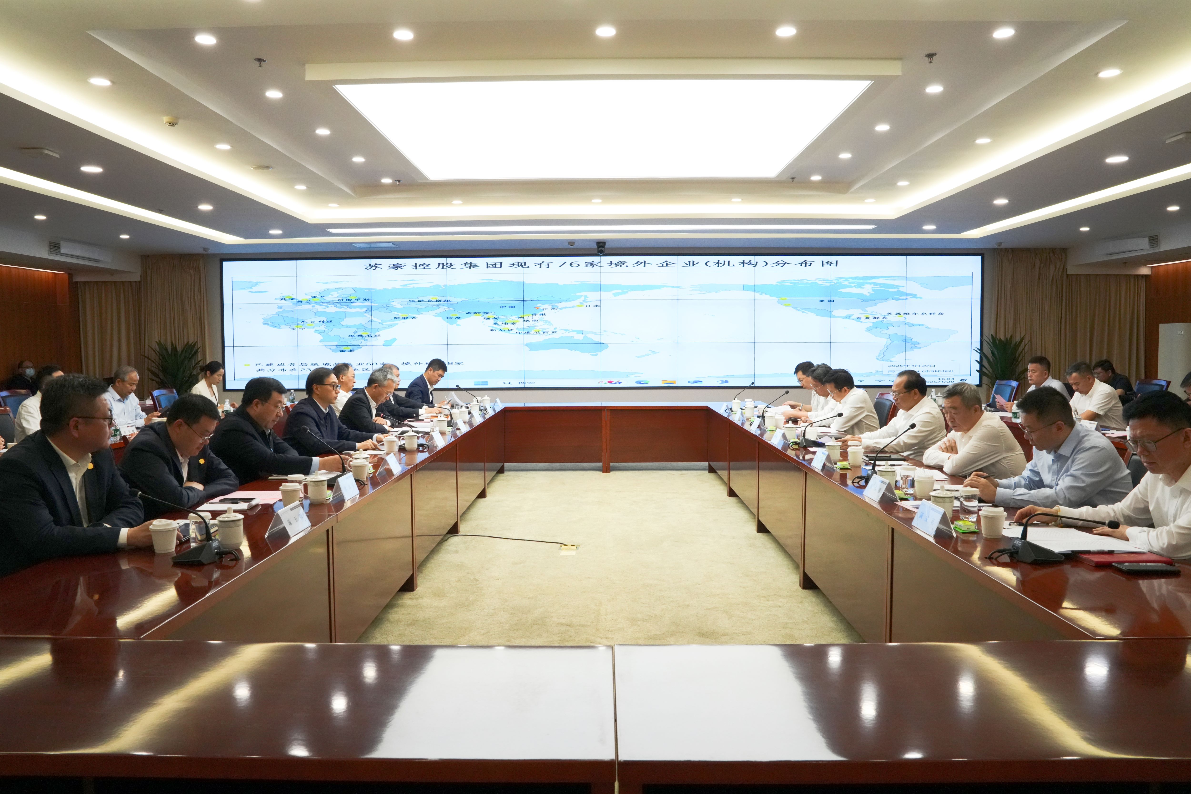 广西自治区党委常委、南宁市委书记农生文，南宁市委副书记、市长侯刚一行调研完美体育控股集团